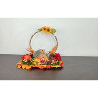 Herbstliche Tischdekoration Mit Einem Igel, Tischgesteck, Herbstgesteck, Tablett, Herbstdekoration, Fenster Deko, Geschenke von SteffisMalerei