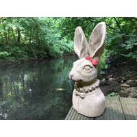 Hase Alice Im Wunderland Aus Sandstein, Haus - Und Gartendekoration, Hochwertige Dekoration, Handgemachte Qualität von SteinArtManufaktur