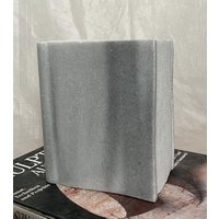 Buch Aus Marmor, Dekorationsobjekt, Buchstütze, Elegant in Weiß von SteinDinge