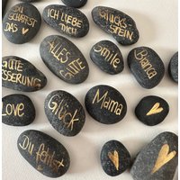 stein - Handbemalt Handbeschrieben Kiesel Gold Herz Geschenk Mutmacher Glücksbringer Liebe Glücksstein Deko Pepple von Steinbildmanufaktur