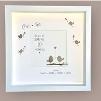 steinbild Handgeschrieben - Die Welt Ist Schön, Weil Ihr Mit Drauf Seid Spatzenbande Personalisiert Geschenk Familie Om Und Opa steinbild Handgeschrieben - Die Welt Ist Schön, Weil Ihr Mit Drauf Seid Spatzenbande Personalisiert Geschenk Familie Om Und Opa von Steinbildmanufaktur