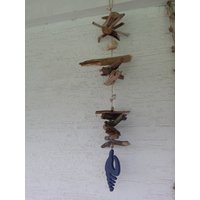 Treibholzkette Mit Blauem Dekoschneckenhaus von Steinchenweise