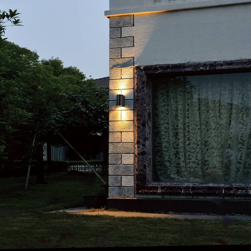 home24 LED-Wandleuchte Outdoor Collection I 7 x 15 x 9cm Schwarz von home24