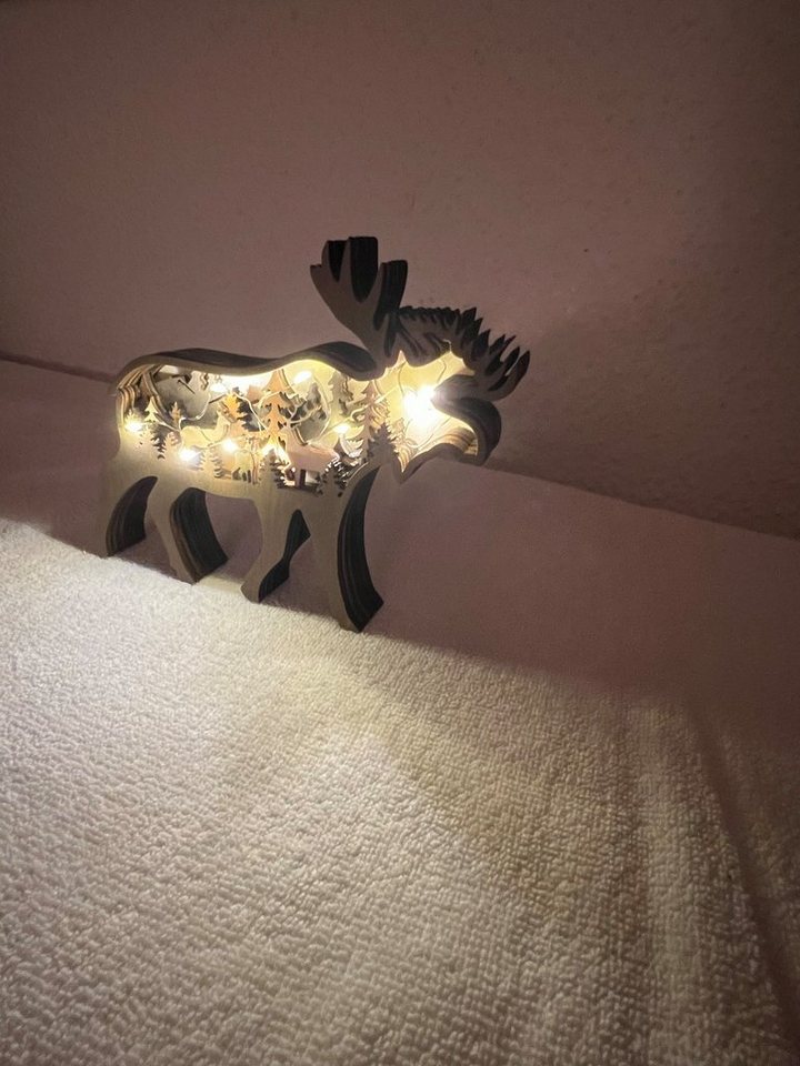Stelby Tierfigur Dekoration Holzmodell Elch mit LED Lichtern (Kompakte Größe (18 cm x 14 cm x 2,5 cm), vielseitig platzierbar., Hochwertiges Buchsbaumholz, fein verarbeitet mit natürlicher Maserung), LED-Beleuchtung mit 3 Leuchtmodi für stimmungsvolle Atmosphäre. von Stelby