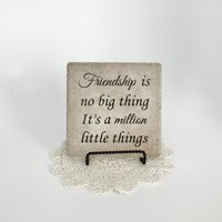 Freundschaft Ist Keine Große Sache Tile - Benutzerdefiniertes Zeichen Vinyl Sprüche Geschenk Dekorative Fliese von StepOfFaithGifts