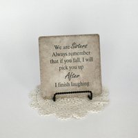 Schwestern Holen Sie Nach Dem Lachen Ab Fliese - Lustiges Zeichen Schwester Geschenk Dekorative Vinyl Sprüche Familiengeschenk Tile von StepOfFaithGifts