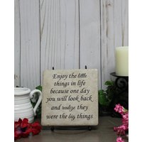 Viel Spaß Mit Den Kleinen Dingen Tile Sign - Vinyl Schild Sprüche Ermutigung Dekorative Fliese Inspirational von StepOfFaithGifts
