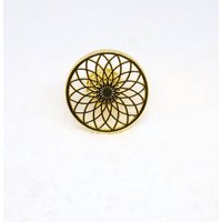 Floral Knauf Blumenschrank Hardware Lotus Blume Einzigartige Dekorative Knäufe Gold Schubladenknauf Heilige Geometrie Eclectic Home Decor von StephenDEvans