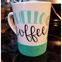 12Oz Weiße Kaffeetasse Mit Teal Glitzerboden "Hello Coffee" Und Sparkle Donut Aufkleber von StephieStyleStudios