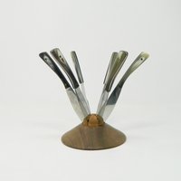 Auböck Nuss Holz Ständer Mit 6 Messern Horn Griffen Auböck Nuss Holz Ständer Mit 6 Messern Horn Griffen von StereogramVintage