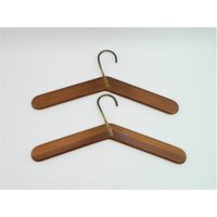 Werkstätte Carl Auböck Wien Paar Vintage Kleiderbügel Modell 4650 Aus Nuss Holz Werkstätte Carl Auböck Wien Paar Vintage Kleiderbügel Modell 4650 Aus Nuss Holz von StereogramVintage