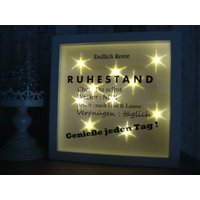 Ruhestand Rentner Bilderrahmen Beleuchtet Geschenkidee Abschied Kollegen Geburtstag Büro Ruhestand Rentner Bilderrahmen Beleuchtet Geschenkidee Abschied Kollegen Geburtstag Büro von SternenbilderDesigns
