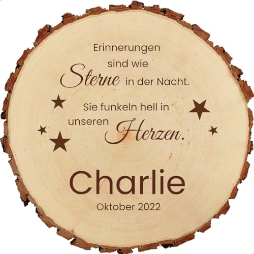 Sterngraf Baumscheibe 23cm mit Gravur (Name) personalisierte Gedenktafel Grabschmuck Trauer-Gedenkplatte Holz, Andenken Verstorbene, natürliche Grab-Deko, MotivT8 Sterne von Sterngraf