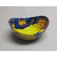 "Handbemalte Keramikschale "Swoop" Mit Gelb-, Orange - Und Blautönen." von StevenMarkJohnson