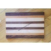 Schneidebrett | Handgemachte Holz Serviertablett Käsebrett Kunststück Hackblock Multi Gestreifte Tischplatte Holzschnitt Schneidebrett | Handgemachte Holz Serviertablett Käsebrett Kunststück Hackblock Multi Gestreifte Tischplatte Holzschnitt von StevesKnotBoard