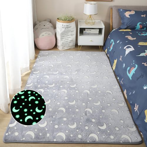 Dicker Teppich für Wohnzimmer Leuchtender Plüsch Area Rug Kinder Bettzimmer Flauschige Bodenteppiche Nacht Wohnkultur Teppiche Sofa Samtmatte Glow in The Dark Fußmatten (Grauer Mond,120×160 cm) von Sticker Superb.