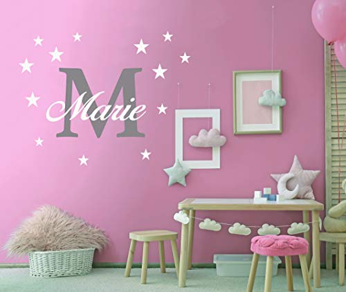 Wunschname Wandtattoo mit Sterne an der Wand Wandaufkleber Wandsticker DIY Kinderzimmer Babyzimmer (40cm / 60cm, Grau-Weiss) von StickerMarket