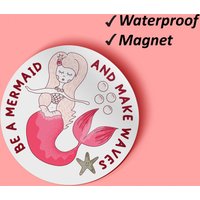 Seien Sie Eine Meerjungfrau & Machen Wellen Magnet Pack | Locker Magnete, Sommer-Dekor, Kunst, Kühlschrank-Magnete, Verblassen Resistente Wasserdicht von Stickerbash