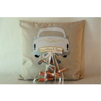 Hochzeitsgeschenk Kissen - Auto Personalisierbar Hochzeitsgeschenk Kissen - Auto Personalisierbar von StickereiMATHILDA