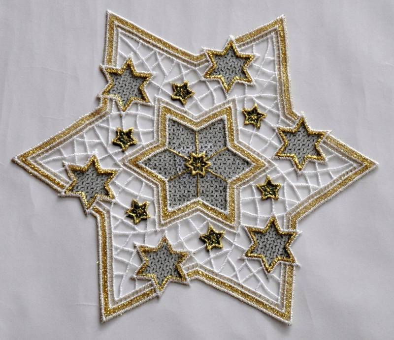 Stickereien Plauen Tischdecke Goldtanne, Goldsterne von Stickereien Plauen
