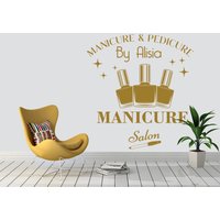 Custom Name Nails Salon Wandtatzug Maniküre Pediküre Nagellack Wandkunst Mädchen Nagel Beauty Nail Stylist Frau Geschenk 3435Er von StickersanddecalsArt