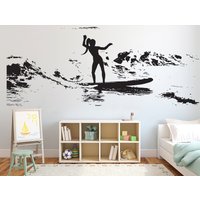 Mädchen Surf Wandtatze Surfbrett Kunst Strand Sport Vinyl Geschenke Yeti Welle Wand Windsurfen Kinderzimmer Home Decor 3797Er von StickersanddecalsArt