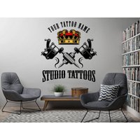 Tattoo Shop Wandtattoo Studio Schild Logo Wandsticker Custom Design Tür Fenster Vinyl Aufkleber Wanddeko Geschenk Dekor Wandkunst 3523Er von StickersanddecalsArt