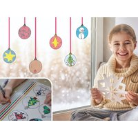 Christmas Color-In Christbaumkugeln Fenster Sticker Pack, Weihnachten Kinder Basteln, Aufkleber von Stickerscape