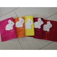 Gästehandtuch, Handtuch Mit Kuschelhasen, Personalisiert von Stickkiste