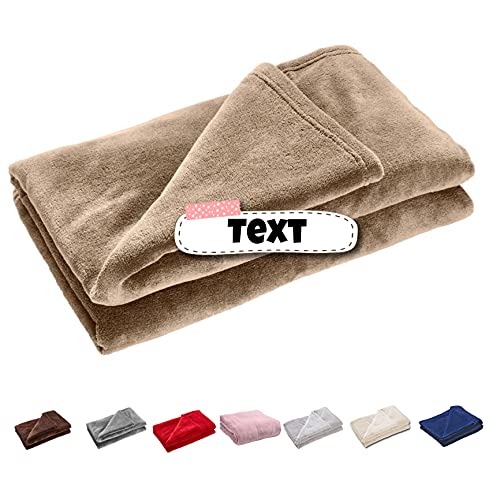 Kuscheldecke 140 x 200 cm individuell Bestickt mit Namen, personalisiert mit Ihrem Wunsch Text | Fleecedecke | Sofadecke | Tagesdecke | Name (Cappuccino) von Stickling