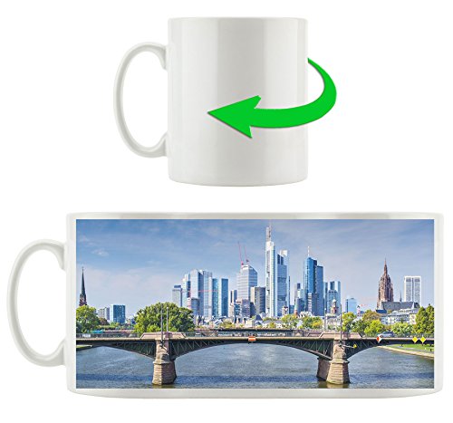 Frankfurt am Main, Motivtasse aus weißem Keramik 300ml, Tolle Geschenkidee zu jedem Anlass. Ihr neuer Lieblingsbecher für Kaffe, Tee und Heißgetränke. von Stil.Zeit
