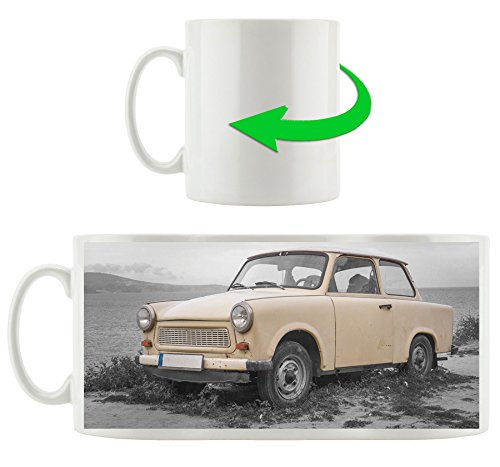 Stil.Zeit Möbel GmbH Trabant am Meer schwarz/weiß, Motivtasse aus weißem Keramik 300ml, Tolle Geschenkidee zu jedem Anlass. Ihr Neuer Lieblingsbecher für Kaffe, Tee und Heißgetränke. von Stil.Zeit