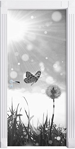 Stil.Zeit Möbel zarter Schmetterling fliegt zu Pusteblume Kunst B&W als Türtapete, Format: 200x90cm, Türbild, Türaufkleber, Tür Deko, Türsticker von Stil.Zeit