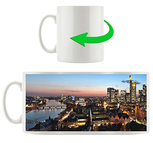 Frankfurt Skyline ibei Sonnenaufgang, Motivtasse aus weißem Keramik 300ml, Tolle Geschenkidee zu jedem Anlass. Ihr neuer Lieblingsbecher für Kaffe, Tee und Heißgetränke. von Stil.Zeit