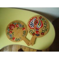 Eastern European Table Mat - Hand Painted Wood Folklore Mid Century Eastern European Table Mat - Hand Painted Wood Folklore Mid Century von StilFeel