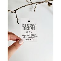 Aufkleber Grabkerze "Ich Komme in Die Kita Wir Wünschten Du Wärst Dabei" Grabschmuck Verstorbe Großeltern Sticker Grablicht Friedhofsdeko Aufkleber Grabkerze "Ich Komme in Die Kita Wir Wünschten Du Wärst Dabei" Grabschmuck Verstorbe Großeltern Sticker Grablicht Friedhofsdeko von StillerFuchs