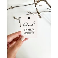 Aufkleber Grabkerze "Oma? Ich Habs Geschafft" Grabschmuck Abschluss Verkünden Sticker Grablicht Friedhof Modern Tod Großeltern Omi Aufkleber Grabkerze "Oma? Ich Habs Geschafft" Grabschmuck Abschluss Verkünden Sticker Grablicht Friedhof Modern Tod Großeltern Omi von StillerFuchs
