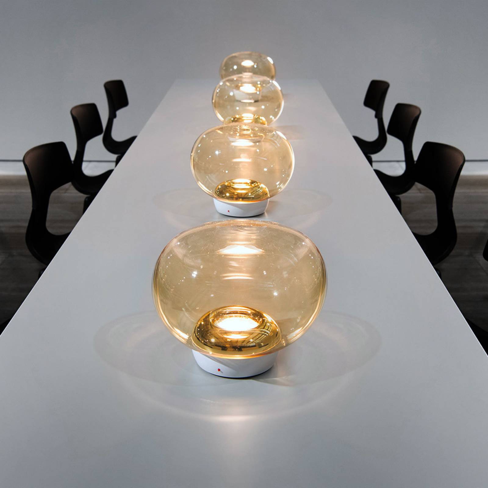 Stilnovo La Mariée LED-Tischlampe gold/weiß Stilnovo La Mariée LED-Tischlampe gold/weiß von Stilnovo