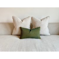 Dunkelgrüner Wollkissen-Bezug 12x20cm Mit Goldborte | 12x20cm Dunkelgrüner Wollkissen-Bezug 12x20cm Mit Goldborte | 12x20cm von StitchAndPleatCo