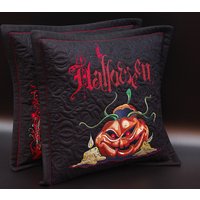 Halloween Besticktes Kissen - Quilt, Gruselige Kürbis Stickerei, Jack O Lanten Gothic Deko, 39 X 39cm von StitchMaryArt