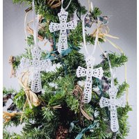 Spitzenkreuz Ornamente Weiß Gestickt Freundschaft Geschenk | 4Er Set von StitchedPrettiesShop