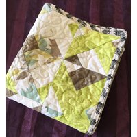 Gesteppte Memory Decke, Bunte Streifen Quadrate, Moderne Tagesbett Überwurf, Snuggle Quilt von StitchesSayItBest