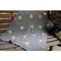 Handgemachte Gehäkelte Baby Decke Grau Mit Gelbe Sterne von StitchesbyRuthie