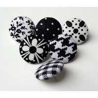 6 Reißzwecken Pins Mit Stoffknöpfe Schwarzer Mix 6 Reißzwecken Pins Mit Stoffknöpfe Schwarzer Mix von StoffAtelierDesign