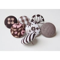 7 Reißzwecken Pins Mit Stoffknöpfe Brauner Mix 7 Reißzwecken Pins Mit Stoffknöpfe Brauner Mix von StoffAtelierDesign