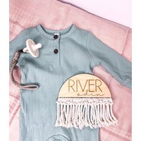 Boho Baby Name Rund|Makramee Rund| Fringe Meilensteine | Fransen Dekor |Baby Ankündigung|Baby Makramee| Schlafzimmer von StokesDesignShop