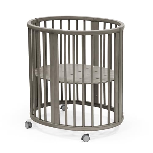 Stokke Sleepi Mini, Hazy Grey - Ovales Kinderbett für 0-6 Monate - Höhenverstellbares Gestell, feststellbare Schwenkräder, perforierte Matratzenauflage für Luftzirkulation von Stokke