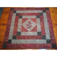 Gesteppte Batik Tisch Topper von StoneCanyonDesigns