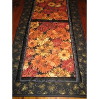 Gesteppter Tischläufer/Herbst Tischläufer/Rustikaler Tischläufer/Erntedank Tischläufer/Chrysanthemen Tischläufer von StoneCanyonDesigns