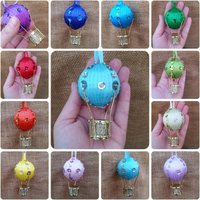 Kleine Heißluftballon Ornamente Miniatur Weihnachtsbaum 12 Farben Mini Rot Orange Gelb Blau Grün Lila Größe 2, 5 Zoll Babys Erstes Weihnachten von StoneFoxArts